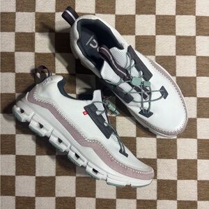 On Cloudaway Athletic Shoes in Ice/Moss Size 10.5